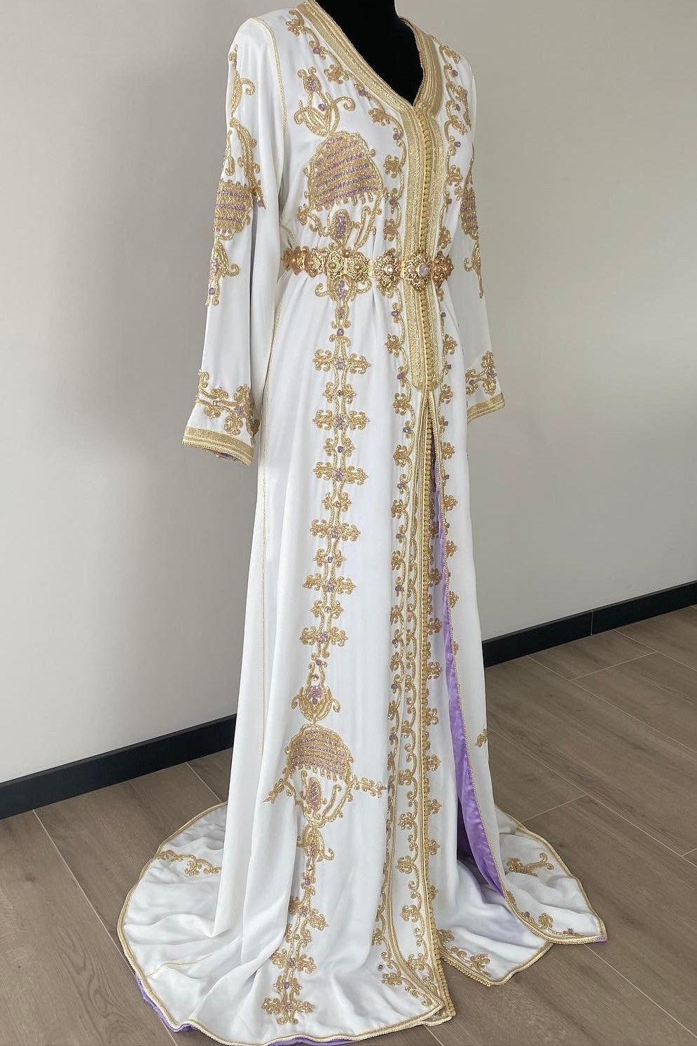 Takchita White Violet